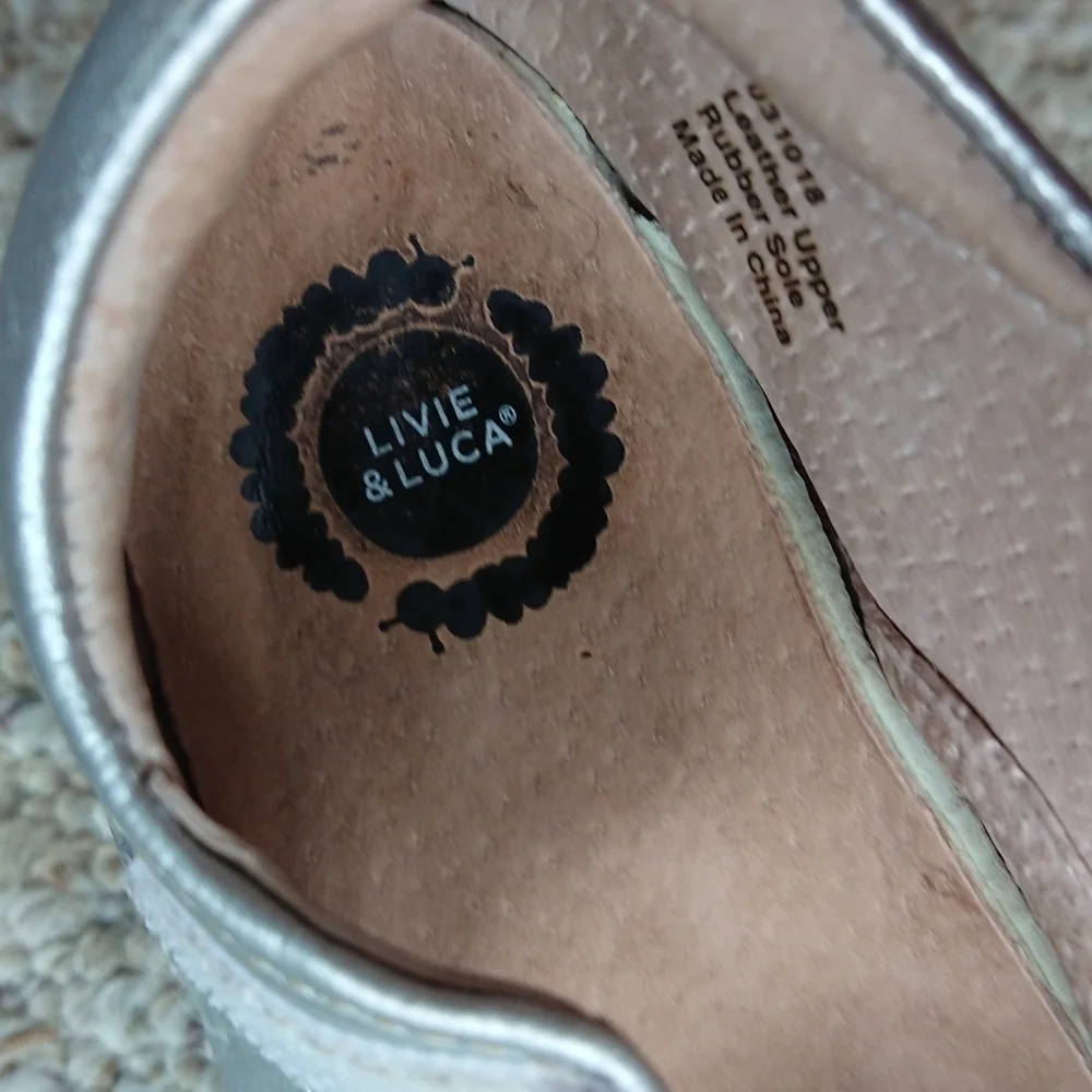 Livie & Luca Astrid Silver Metallic Mary Janes Velcro size 7/8